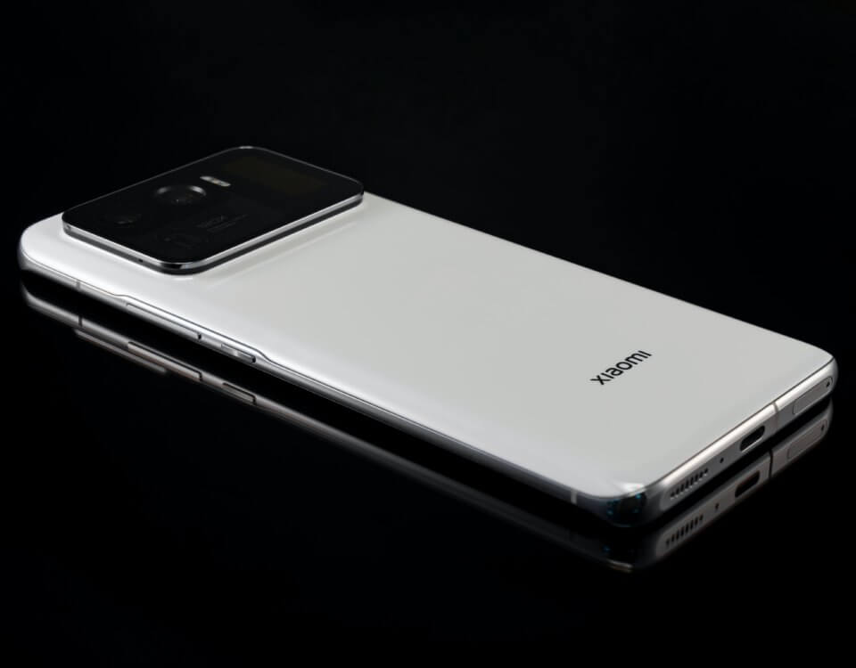 Xiaomi Smartphone in weißweiß