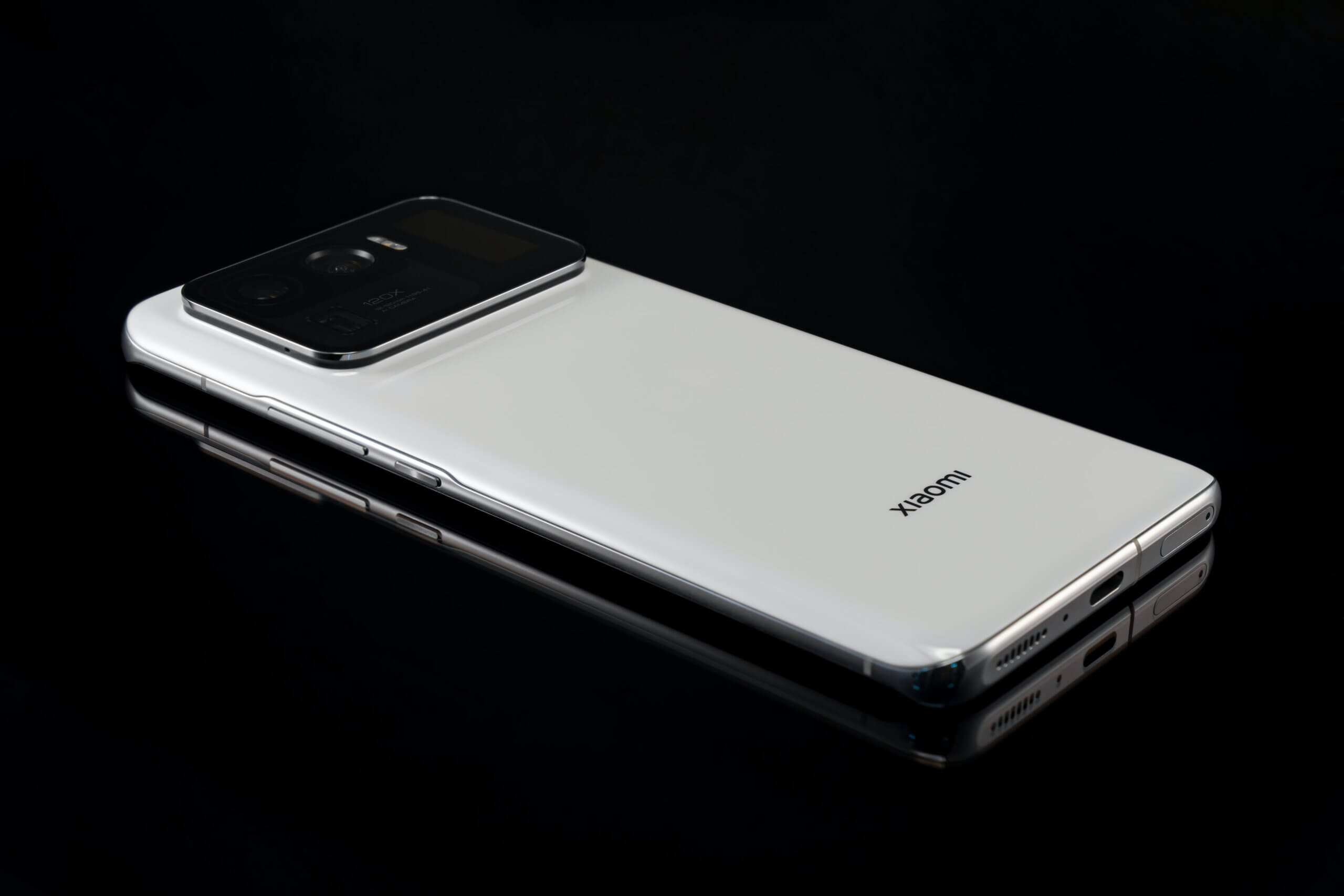 Xiaomi Smartphone in weißweiß
