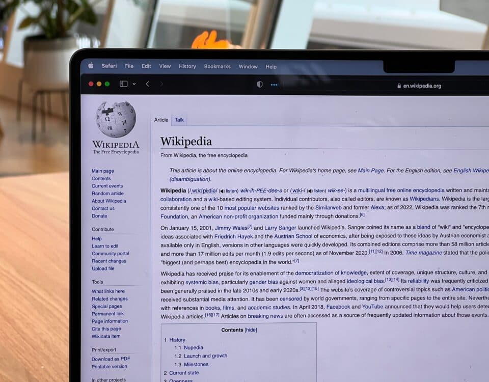 Wikipedia MacBook